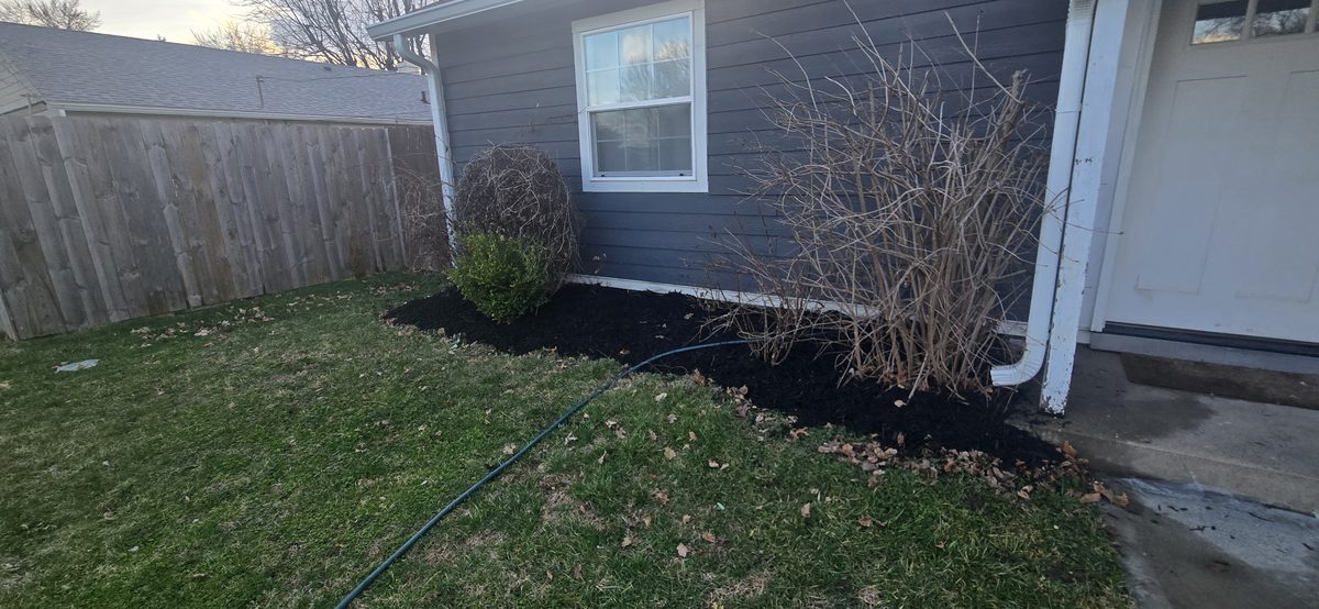 Spring mulch installation service